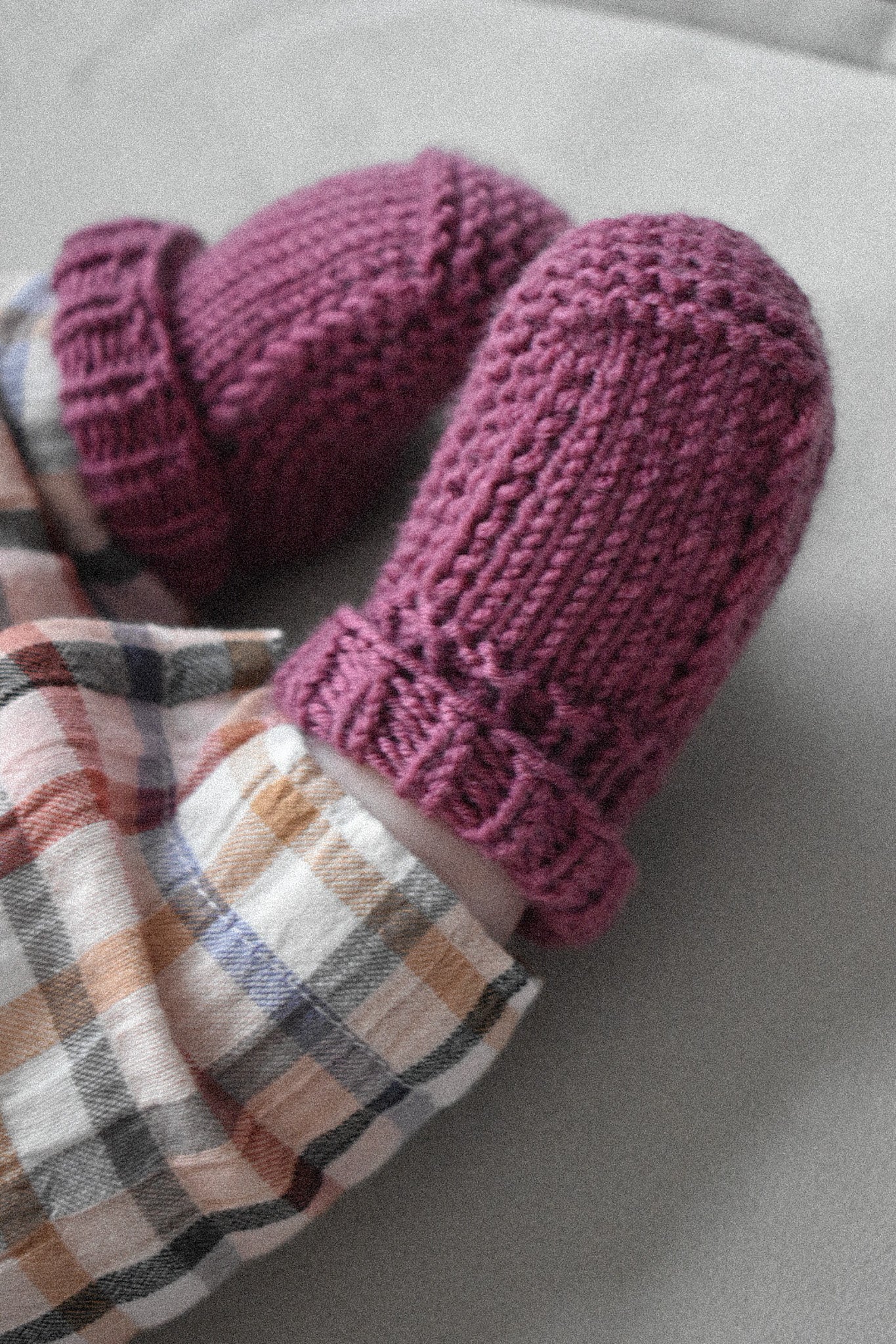 Baby booties - Mulberry